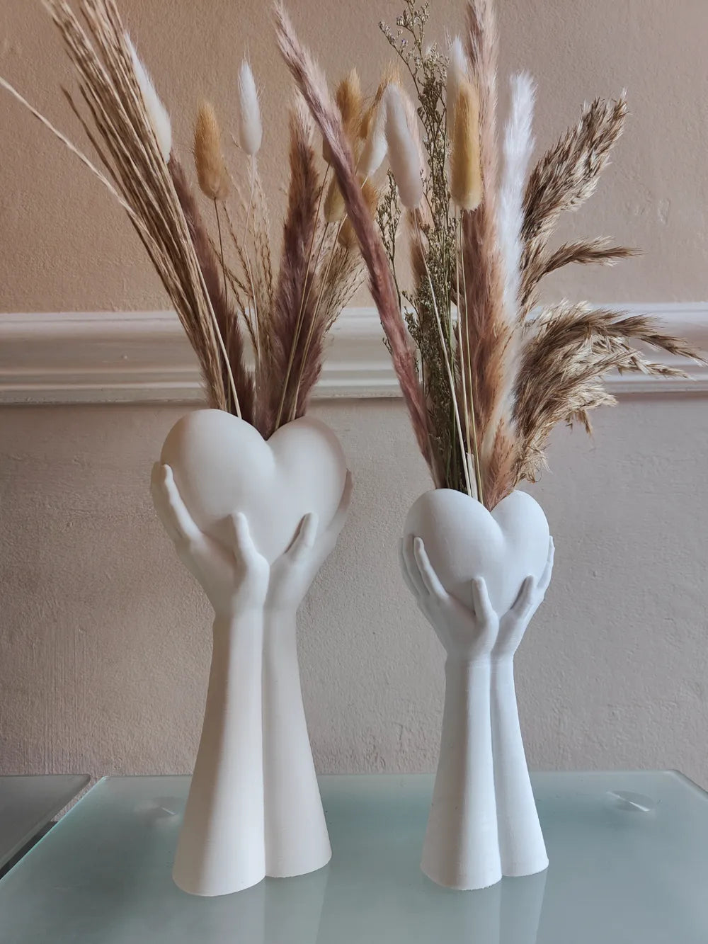 7Art 3D Heart in Hands Decorative Vase – Minimalist Sculptural Planter  Description: