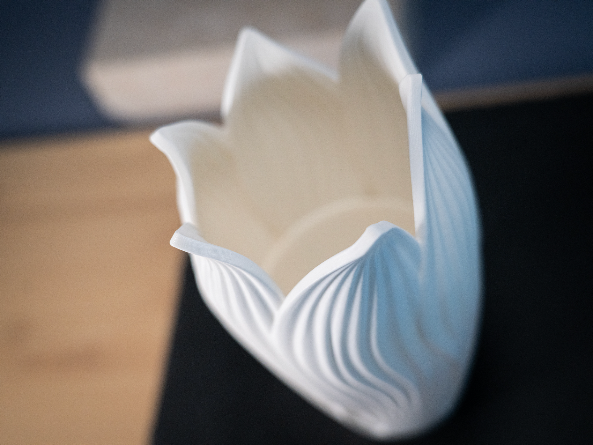 Sevenart3D Leaves Design Vase – Modern Decorative Flower Vase for Home Décor