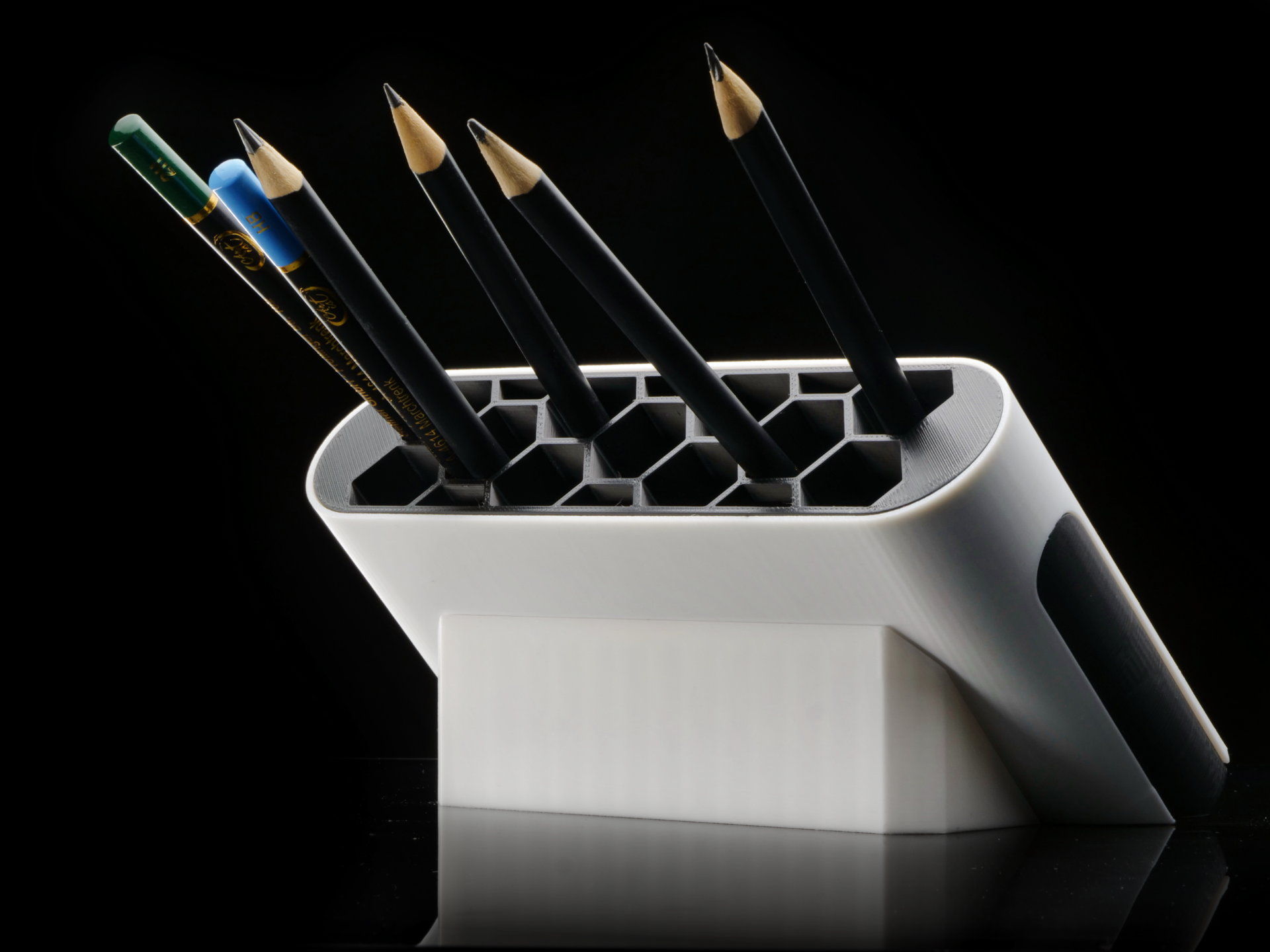 Geometric Honeycomb Desk Organizer – Modern Angled 3D Printed Pen Stand