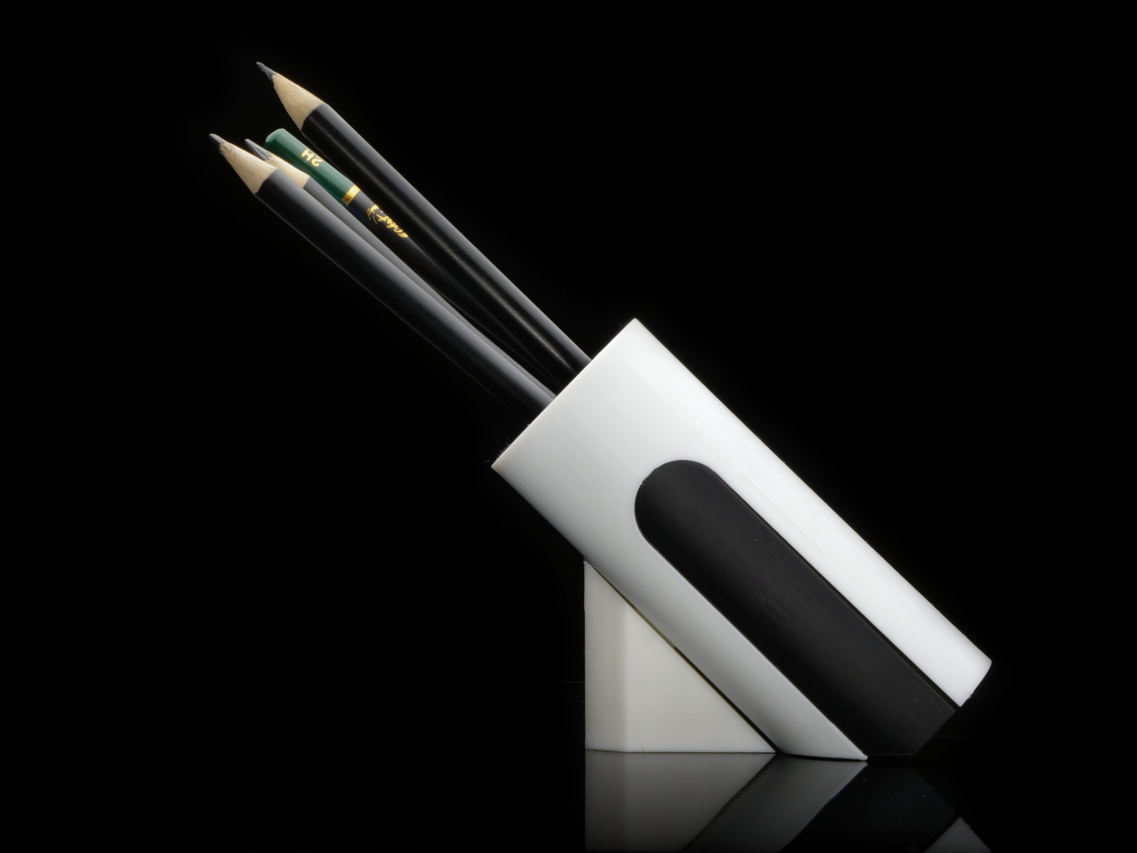 Geometric Honeycomb Desk Organizer – Modern Angled 3D Printed Pen Stand