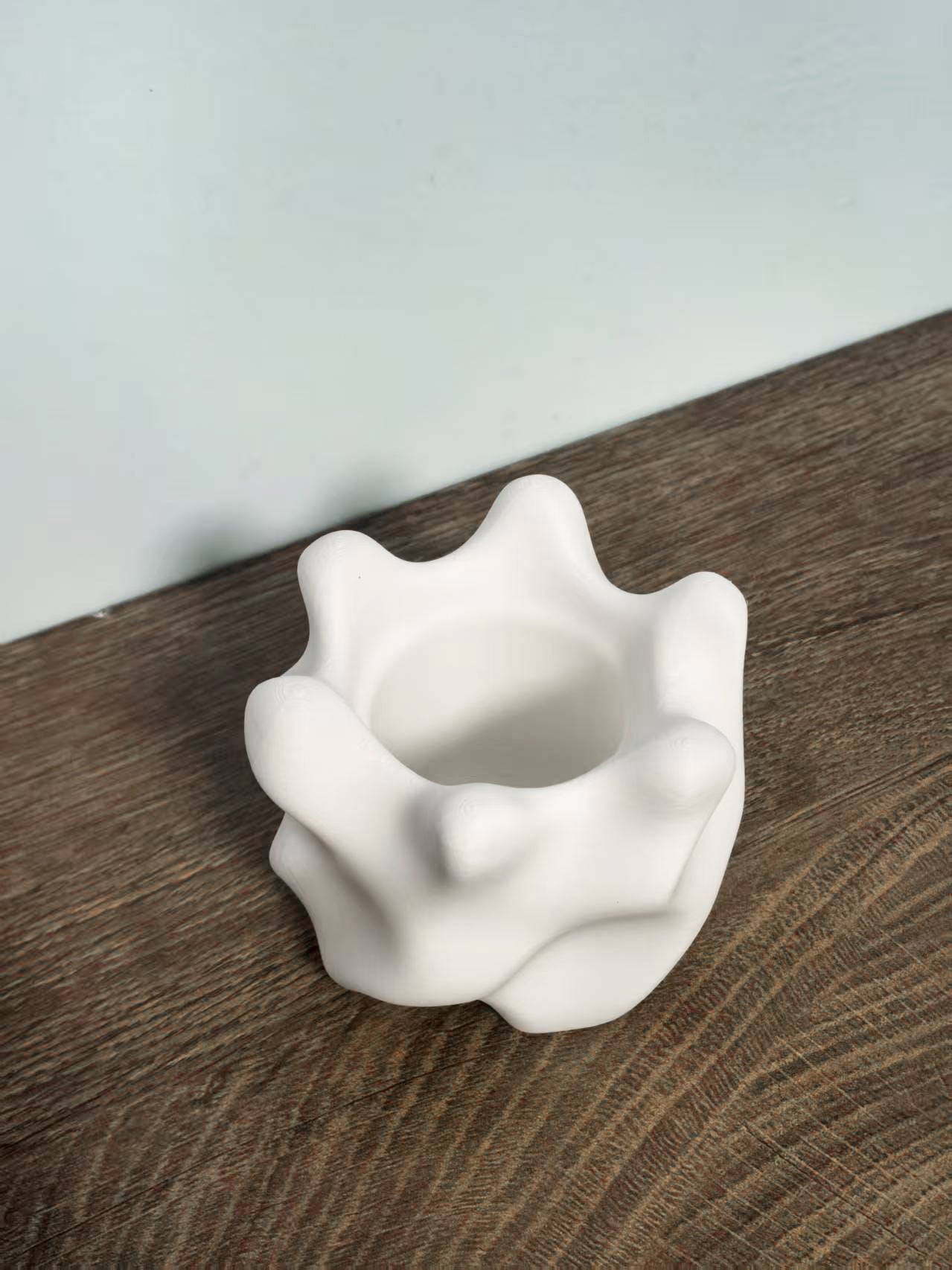Organic Wave Wooden Planter Pot – Minimalist Sculptural Plant Holder